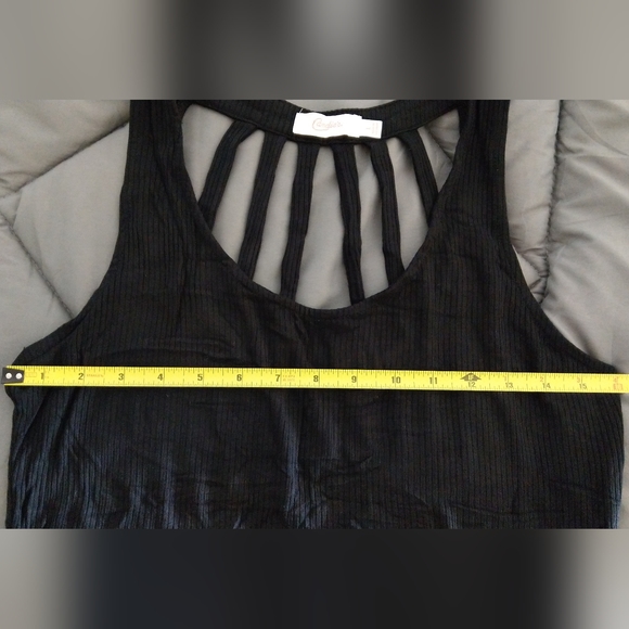 Candie's black sleeveless top - Picture 4 of 4